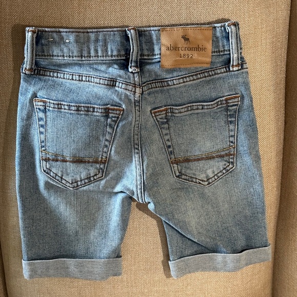 Abercrombie kids blue jeans shorts size 5/6 - Picture 2 of 4